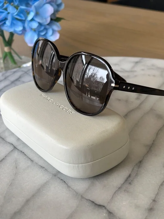 Authentic Marc Jacob’s Sunglasses - Picture 6 of 6